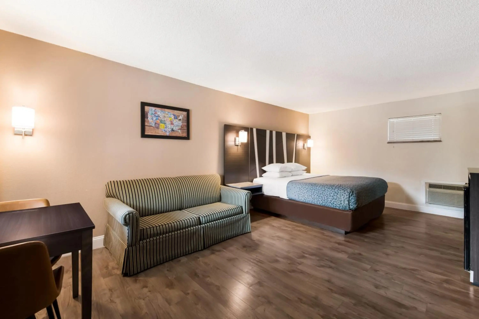 Foto - Econo Lodge Inn & Suites on the River
