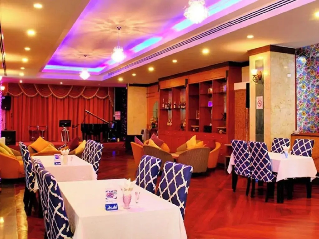 Photo - Summit Pavilion Hotel