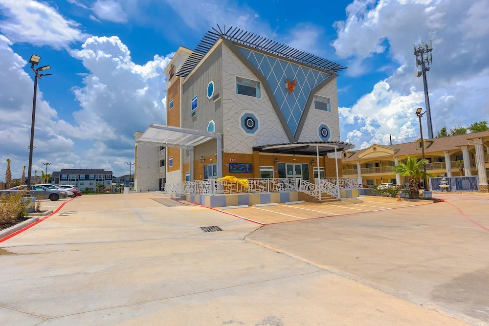 Photo - La Vyoma Villas, Westpark Hwy 6