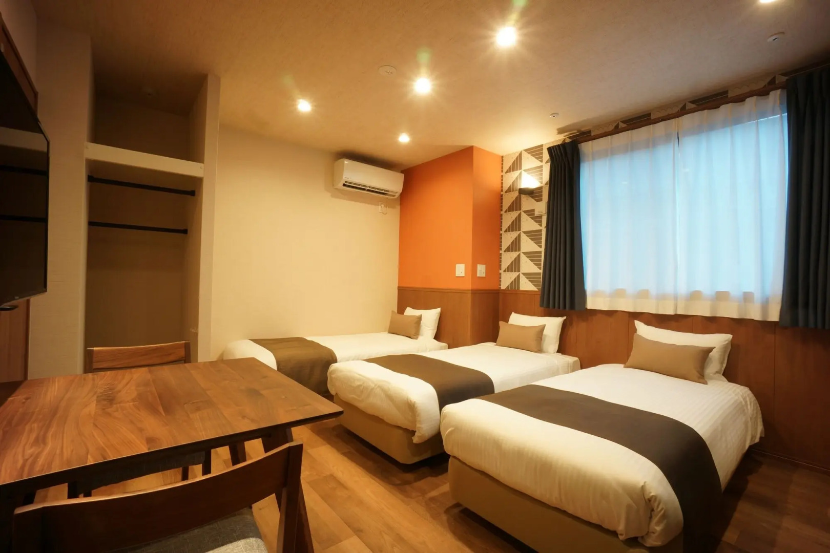 Photo - WIRES HOTEL James zaka