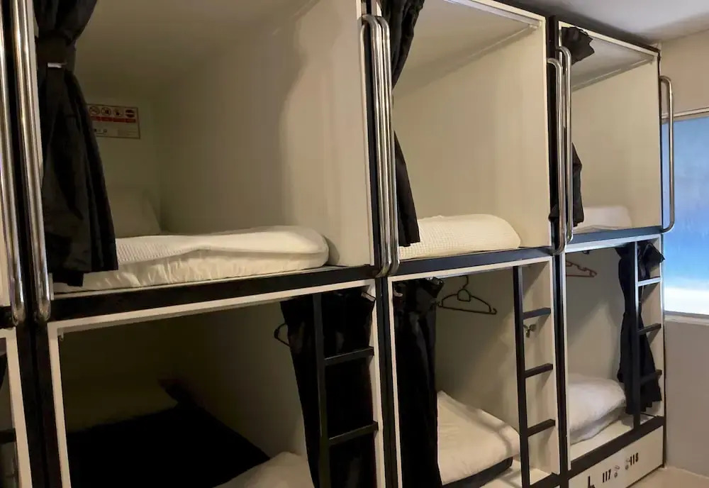 Foto - Oyo 91036 J Capsule Hotel Jalan Bukit