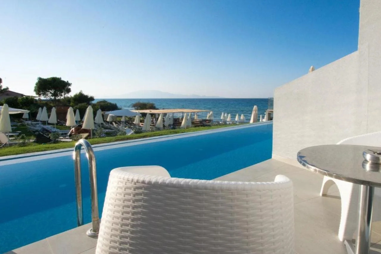 Photo - Golden Coast Resort