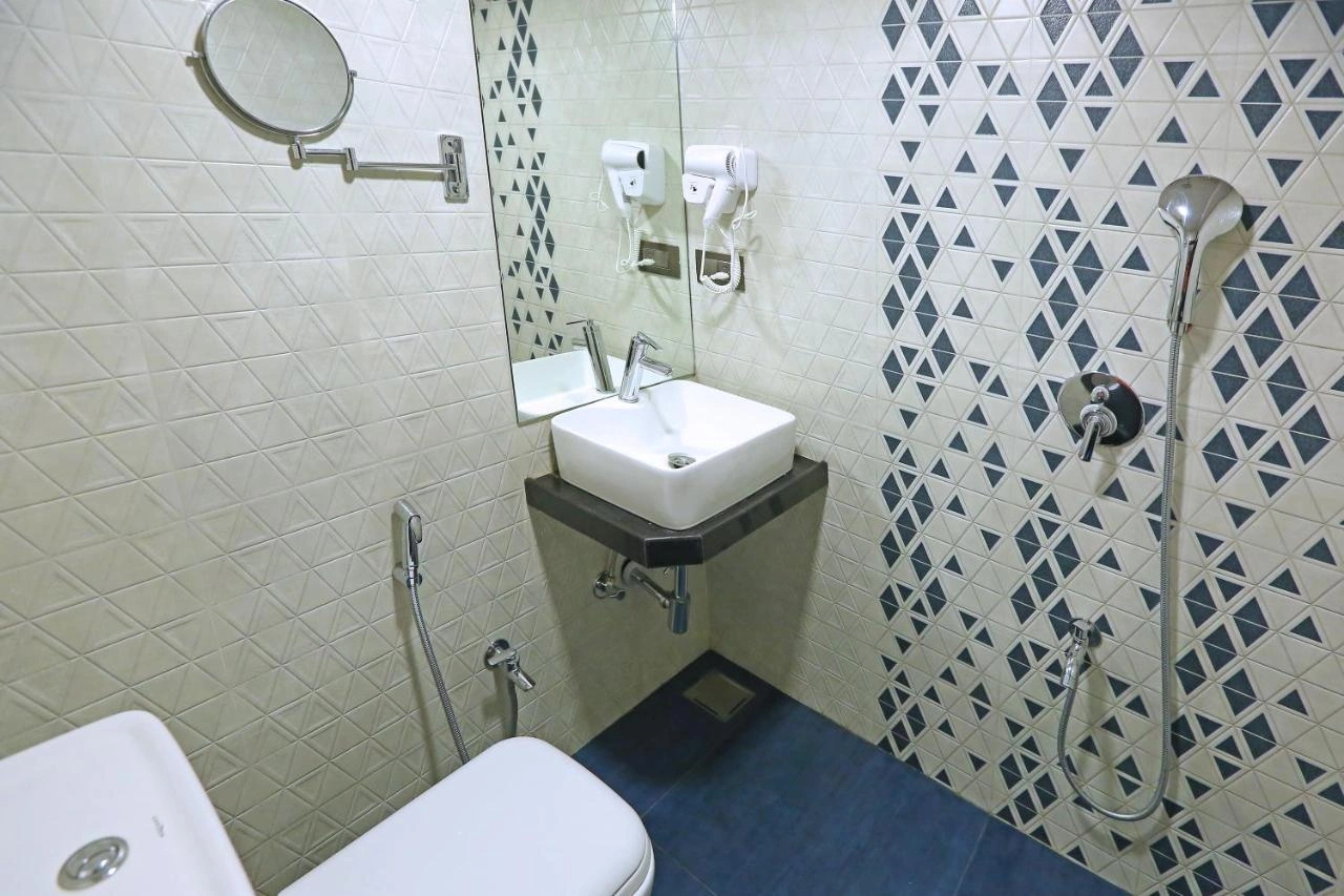 Photo - Gulf Hotel Colaba