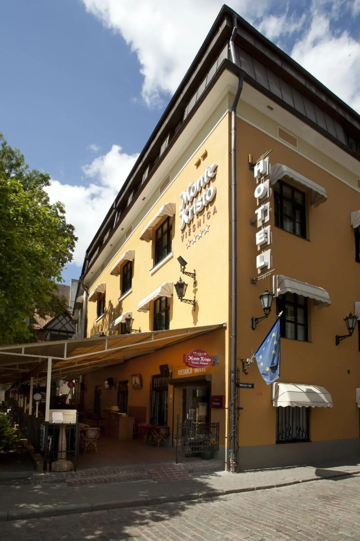 Photo - Monte Kristo Hotel