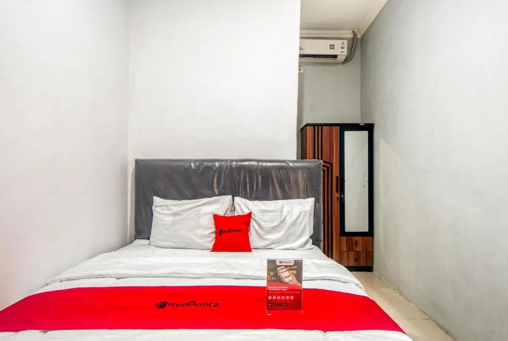 Foto - RedDoorz near Graha Cijantung Mall