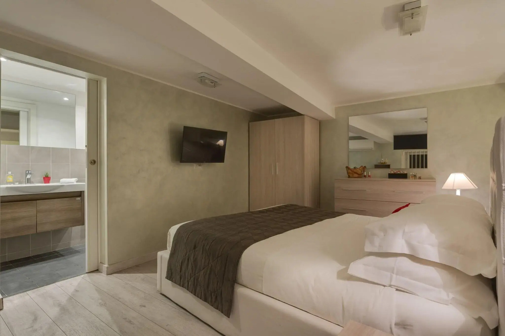 Photo - Tritone Top House