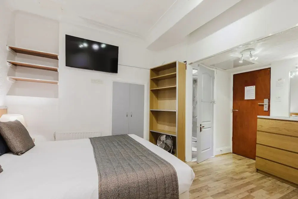 Photo - Falcon Hotel