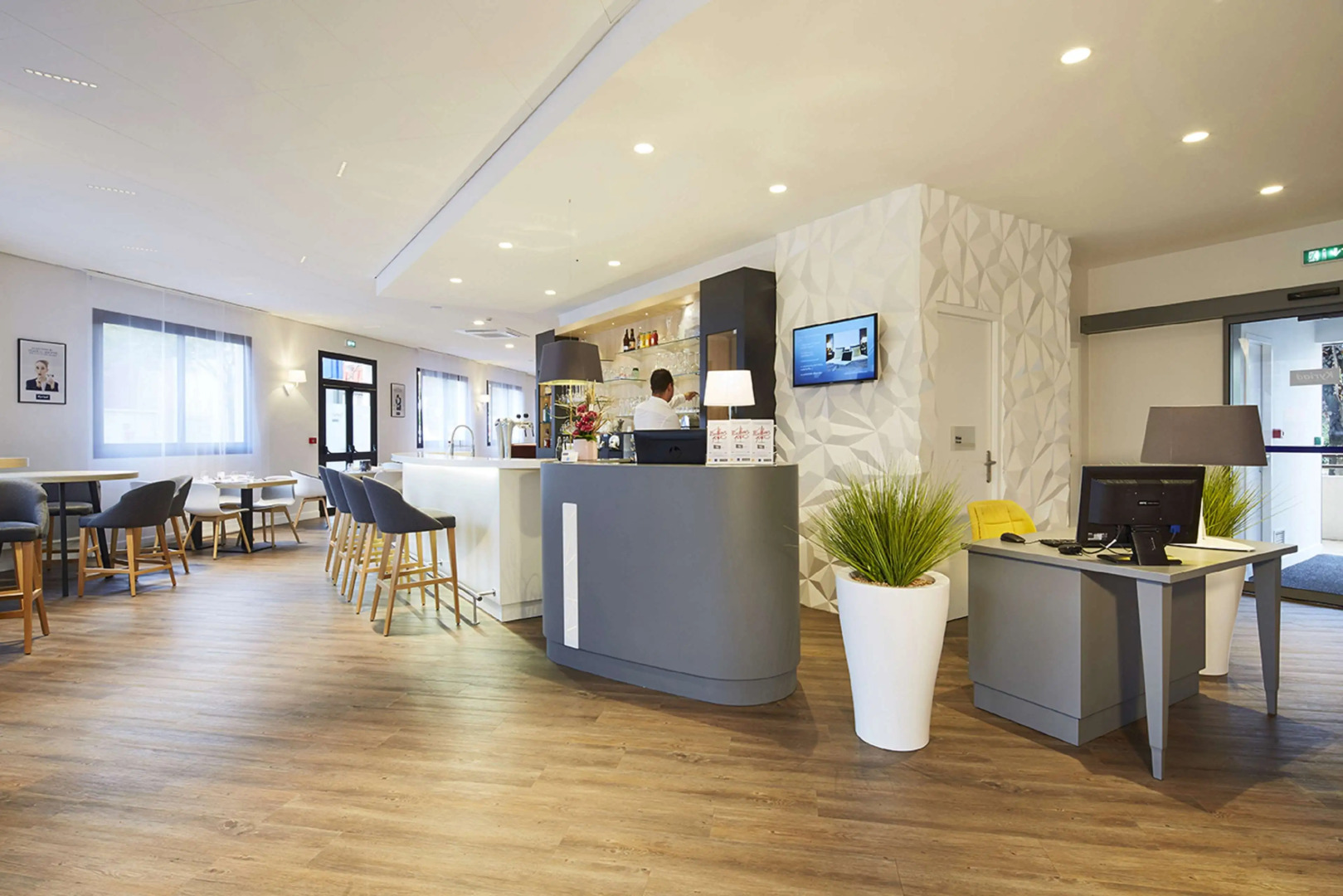 Photo - Kyriad Paris Ouest - Bezons La Défense