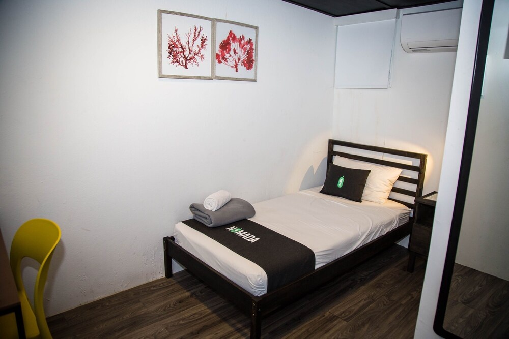 Nomada Urban Beach Hostel - Adults Only