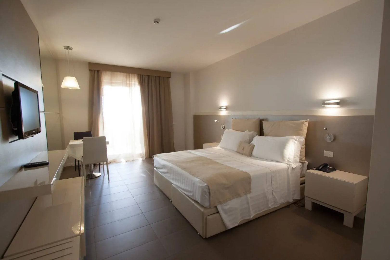 Photo - Main Palace Hotel