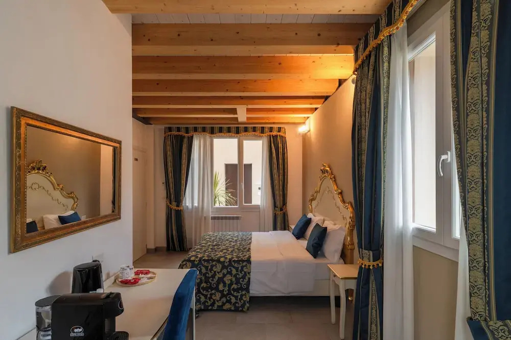 Photo - Venice Rooms