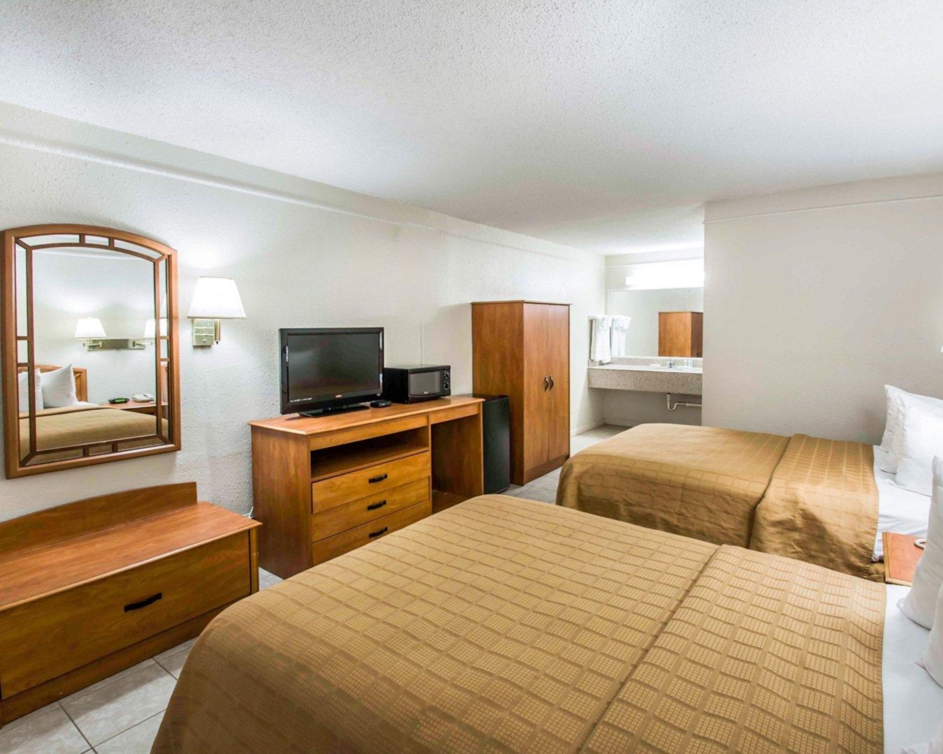 Photo - Comfort Suites Tampa Airport North