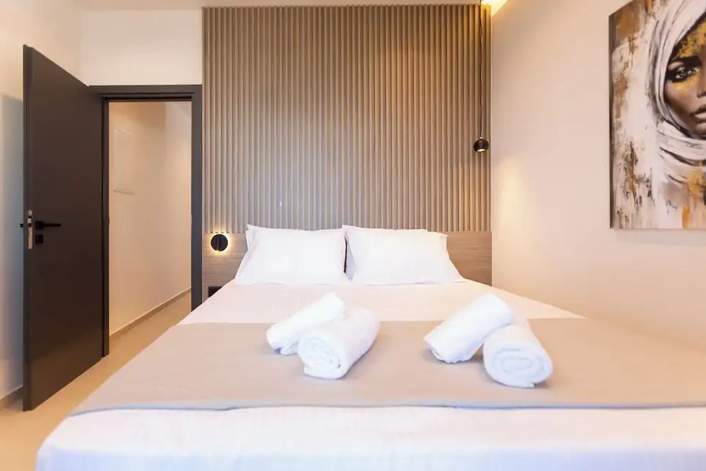 Armonia Seaview Suites