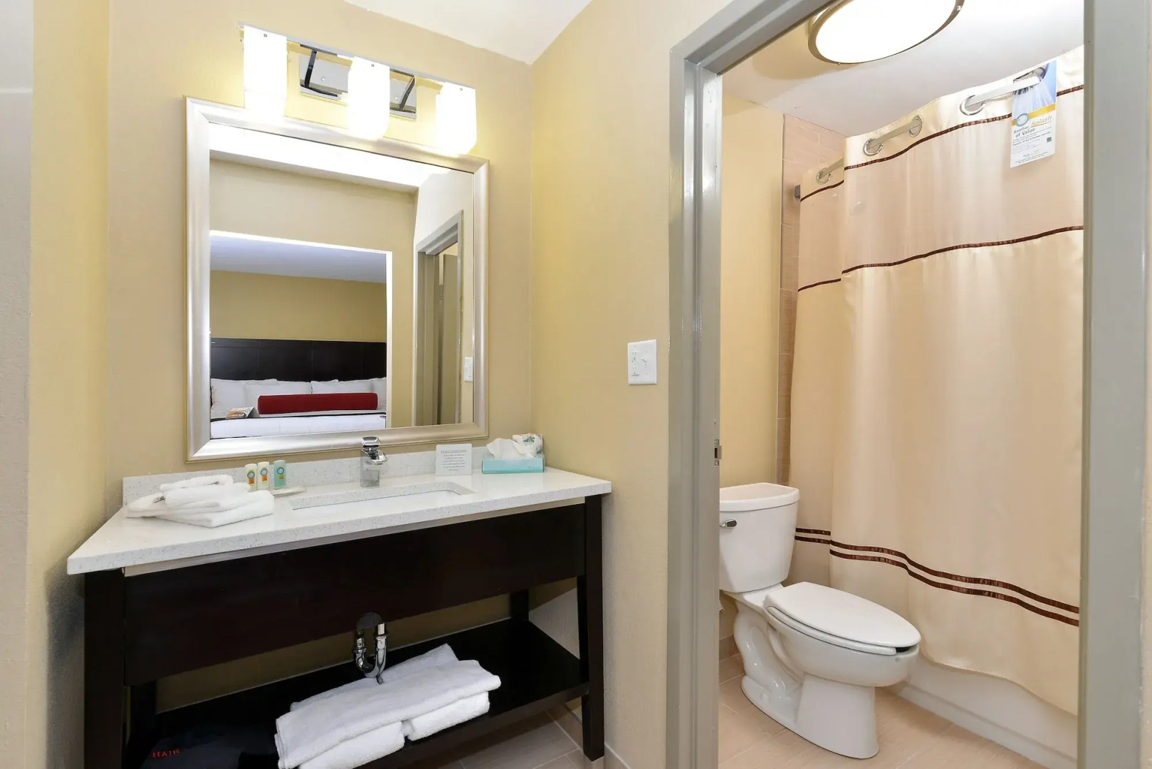 Photo - Quality Suites Nashville Airport