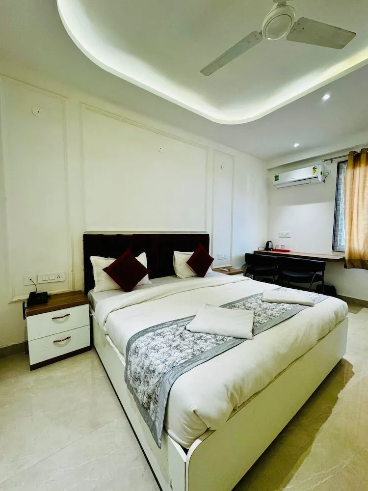 Hotel Prince Inn By DSY Hospitality