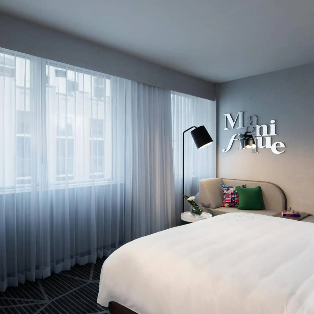 Photo - Renaissance Montreal Downtown Hotel