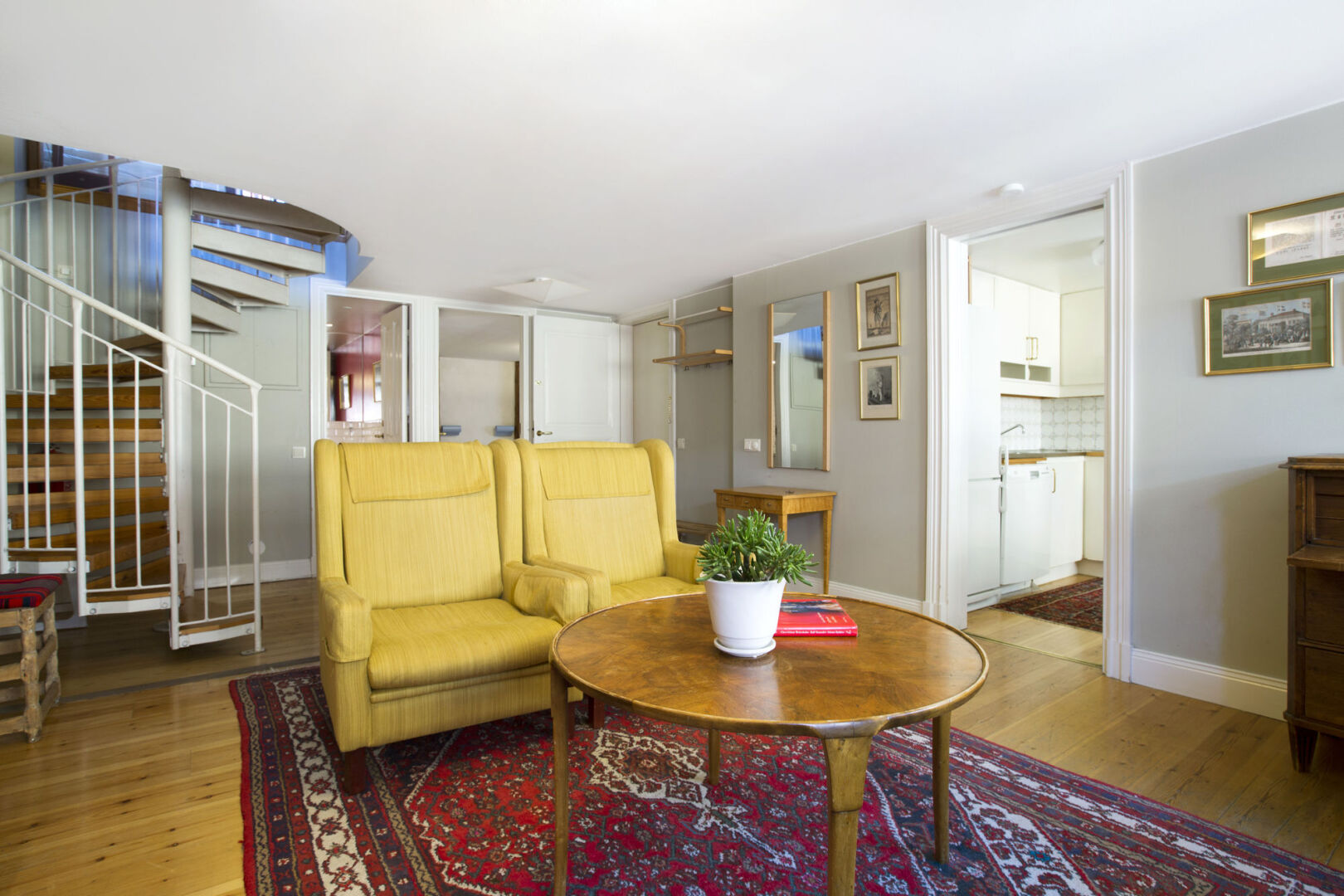 Photo - Lady Hamilton Apartments