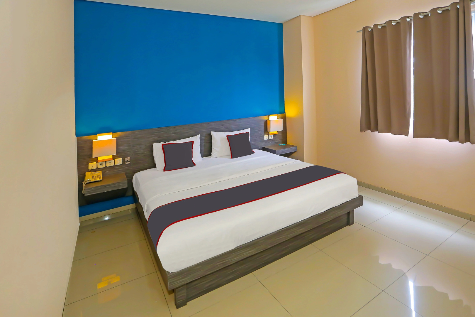 Foto - Super Oyo Townhouse Oak Hotel Fiducia Pondok Gede
