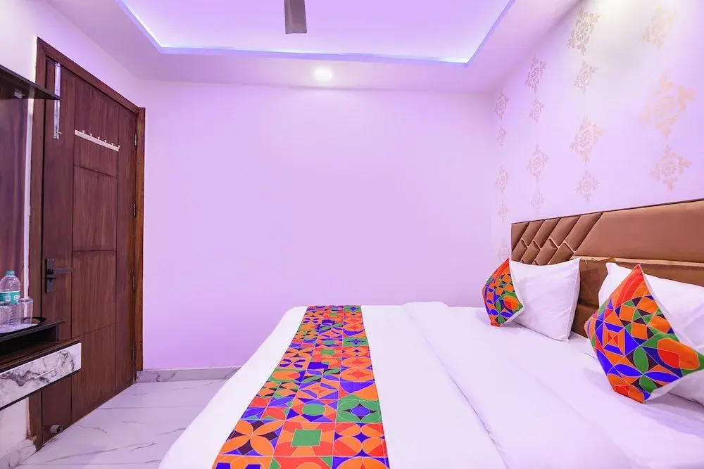 Foto - FabHotel NP International - Nehru Place Market