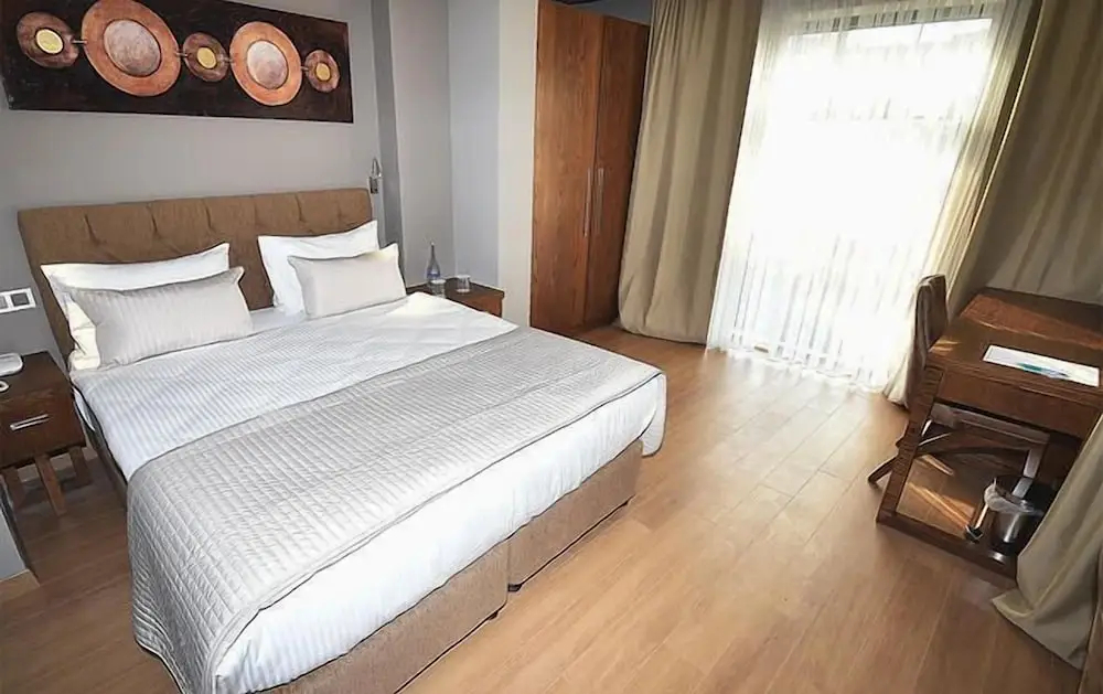 Photo - The Elegant Hotel