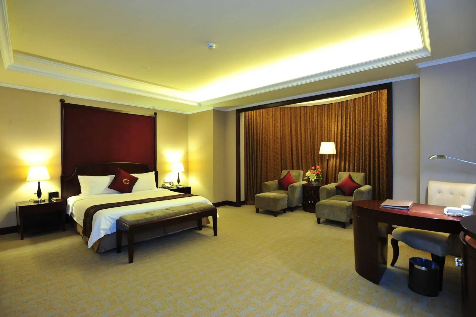 Photo - Royal Marina Plaza