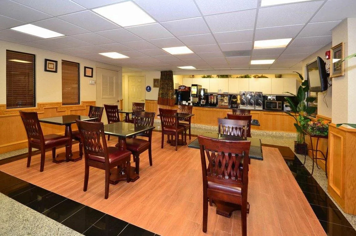 Photo - Best Western Plus Northwest Inn & Suites