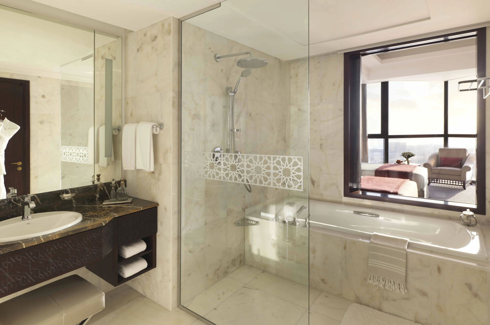 Photo - Bab Al Qasr Hotel