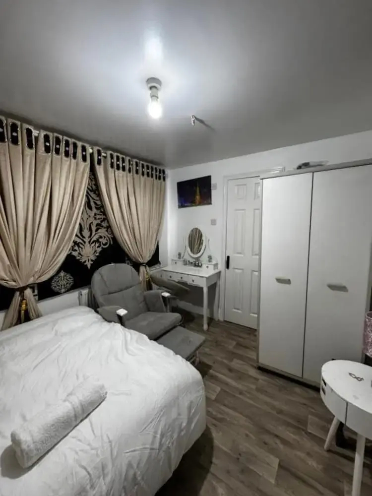 Foto - OYO Unique Guestroom - Farnworth, Easy Access to Bolton