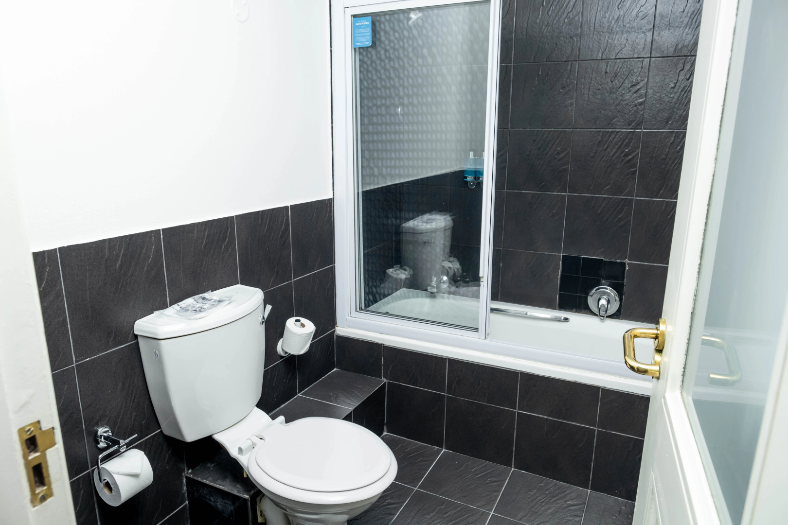 Photo - The Bantry Bay Aparthotel by Totalstay