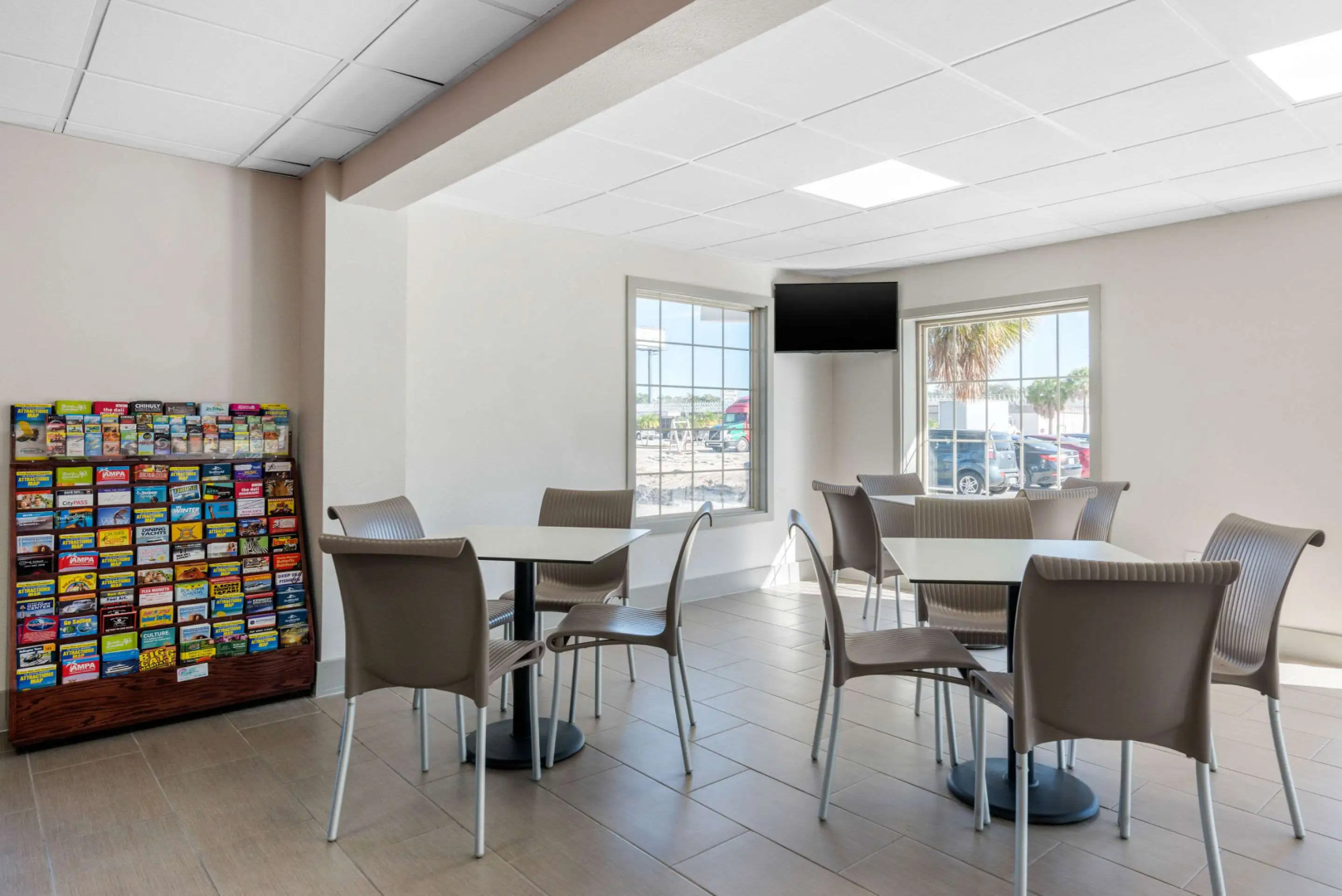 Photo - Econo Lodge Airport - RJ Stadium
