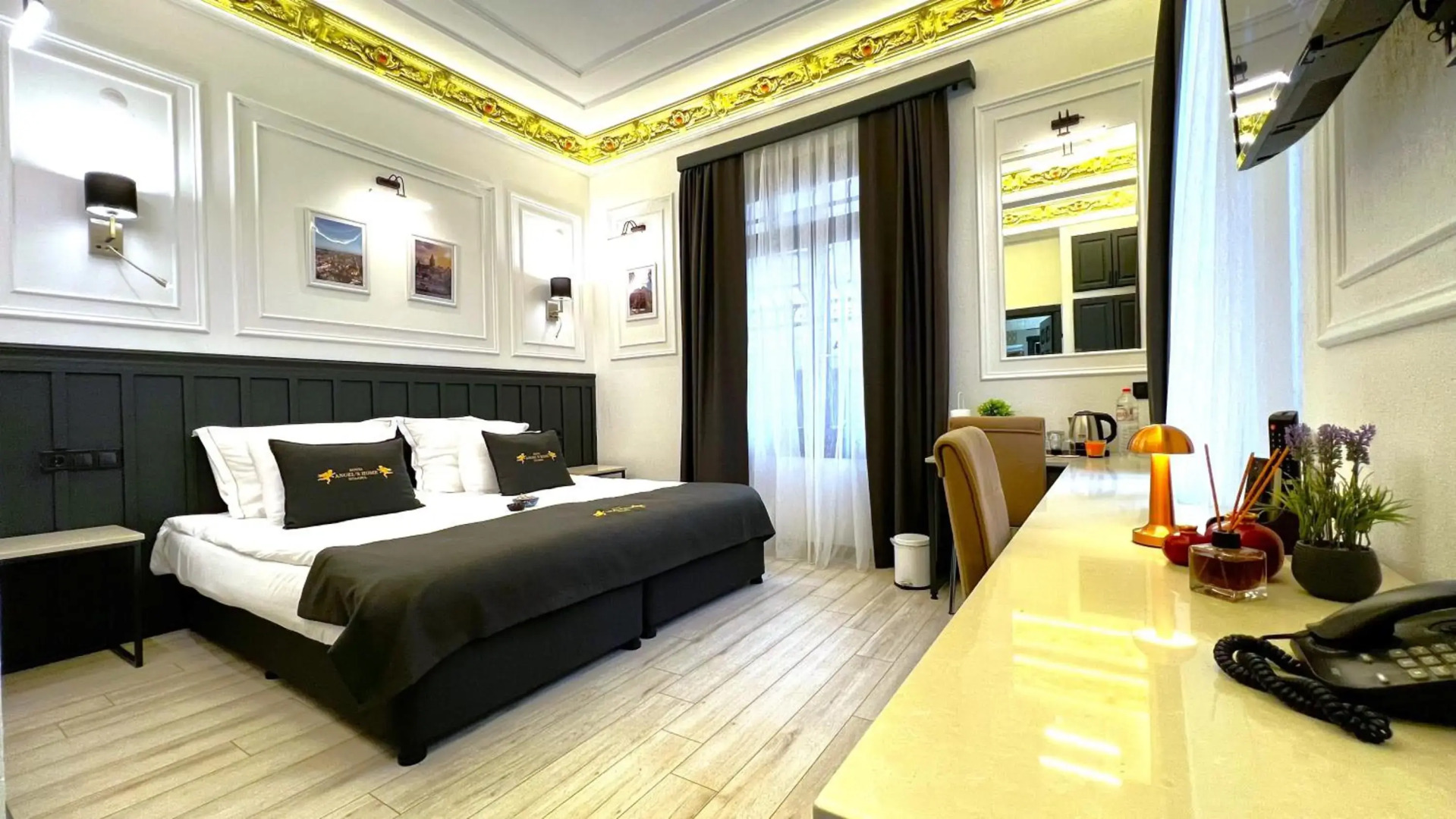 Photo - Saint James Paris