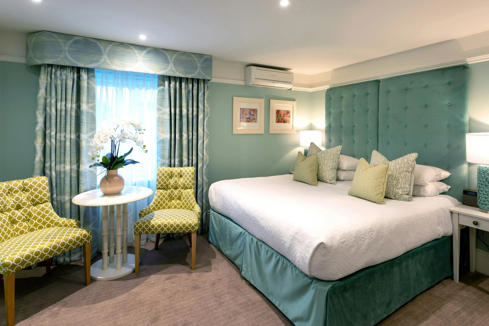 Photo - Roslin Beach Hotel