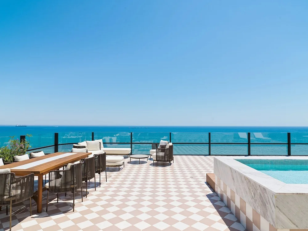Photo - LIV Mackenzie Beach Suites Larnaca ADULTS ONLY