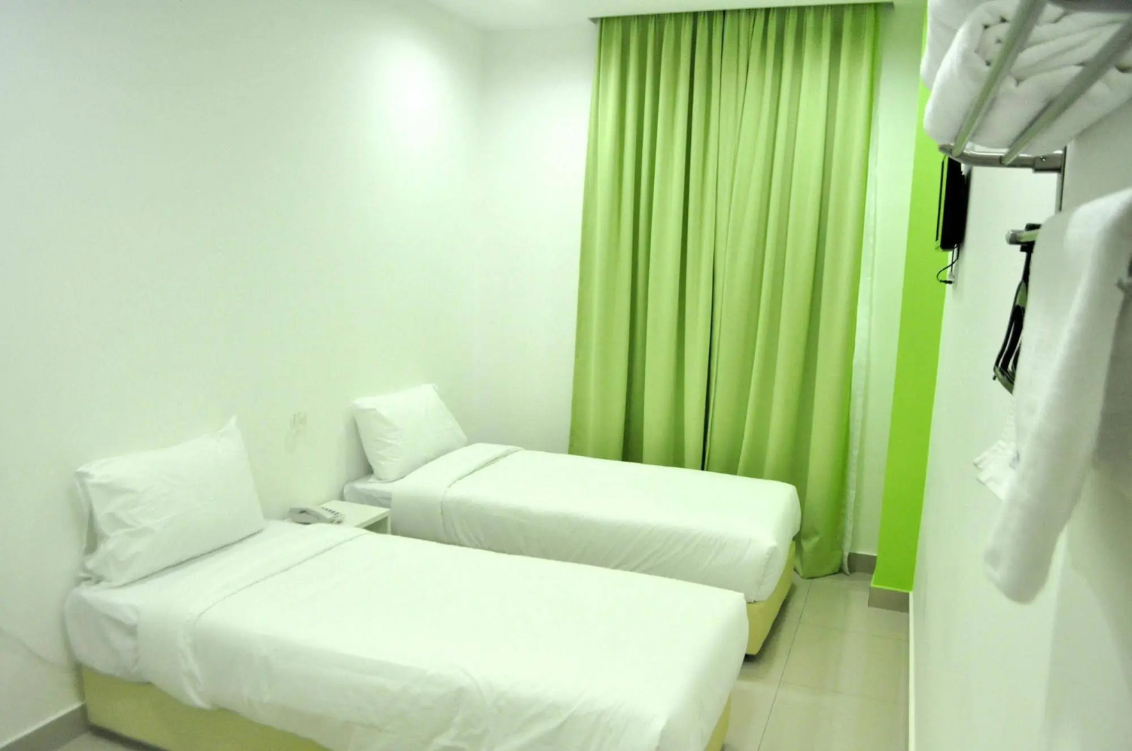 Photo - YY48 Hotel 2 Mins Walk From Masjid Jamek LRT Station