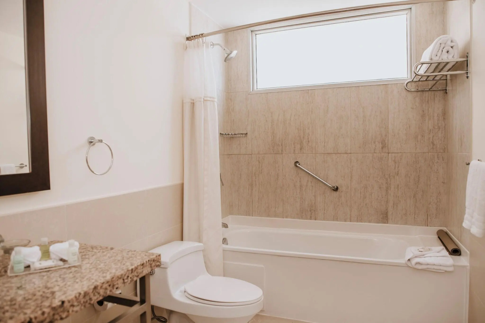 Photo - Courtyard by Marriott Guayaquil