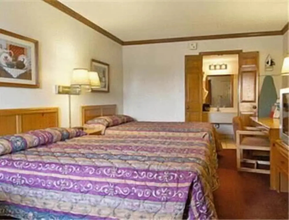 Photo - Indy Speedway Inn