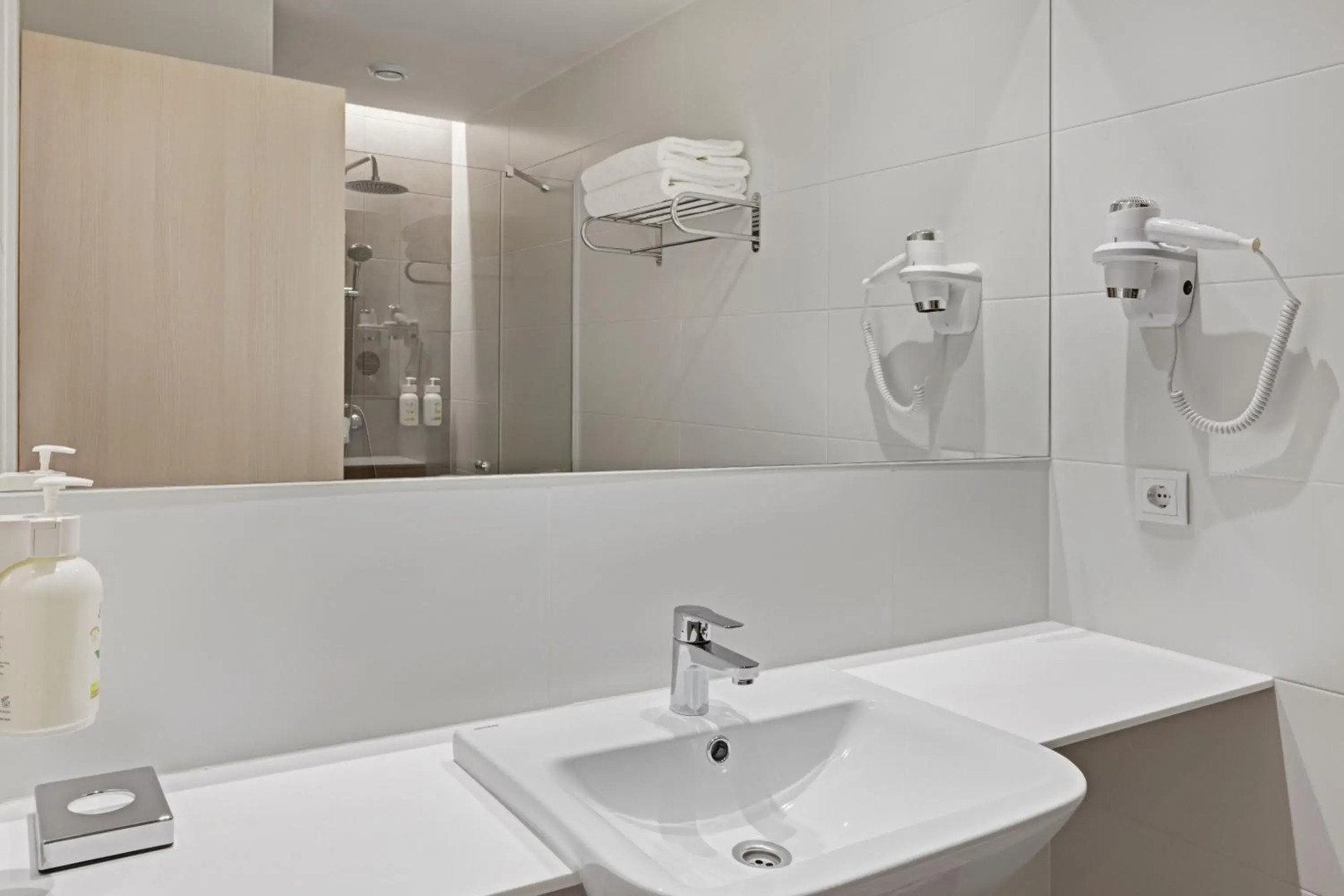 Photo - B&B HOTEL Santiago Milladoiro