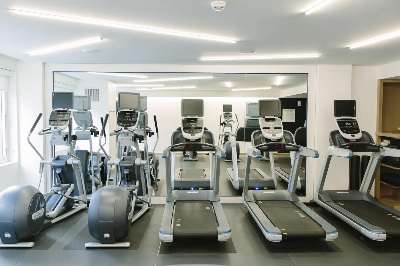 Photo - The Envoy Hotel, Autograph Collection