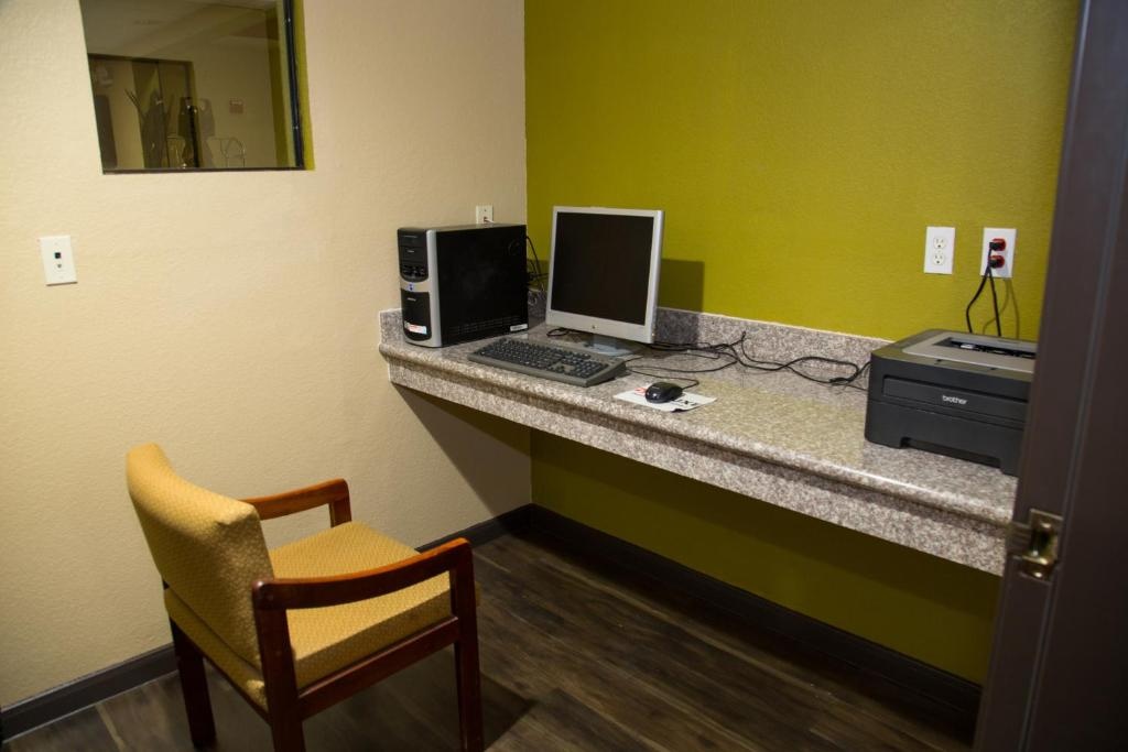 Photo - Red Lion Inn & Suites IAH Airport East
