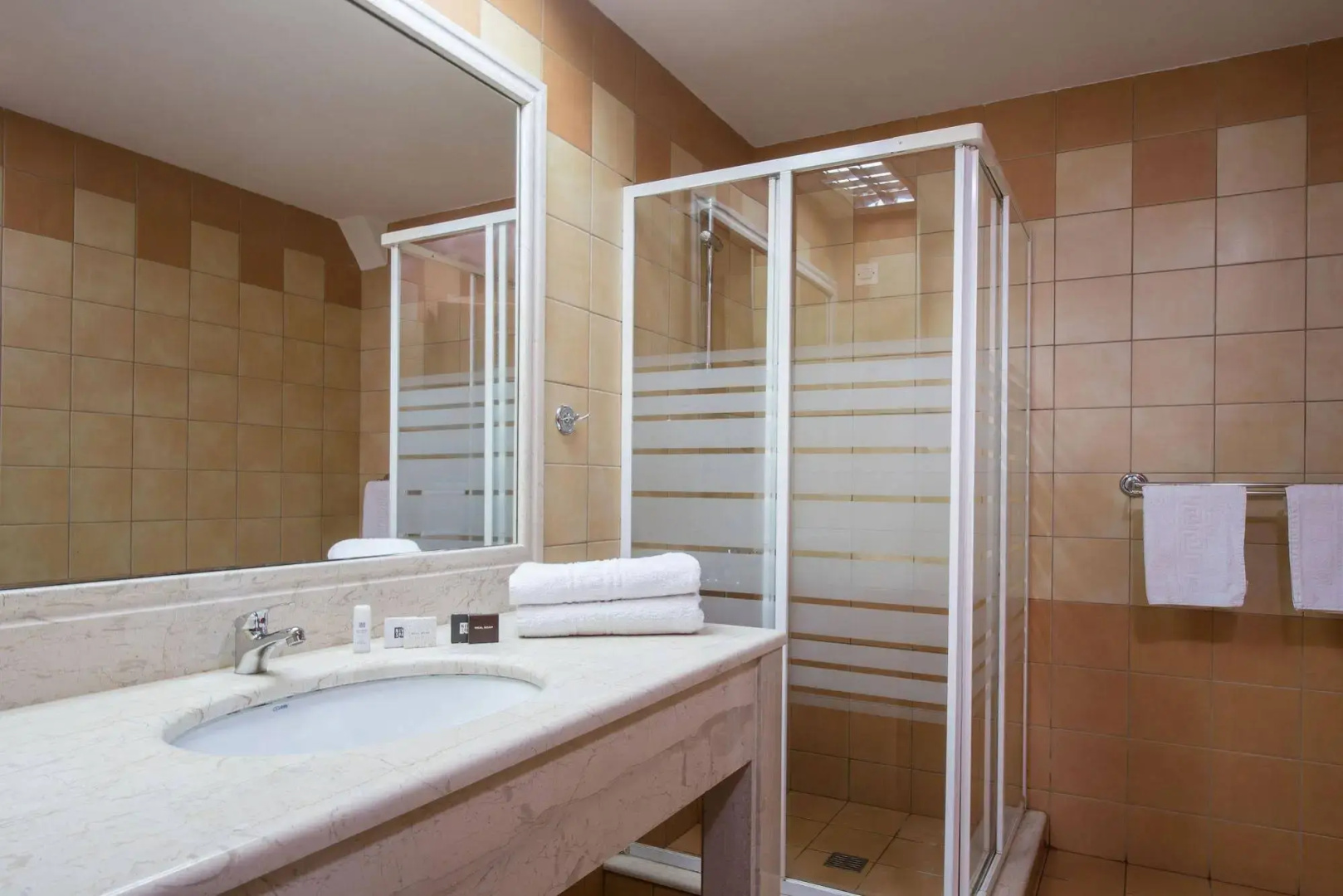 Foto - Elmi Beach Hotel & Suites