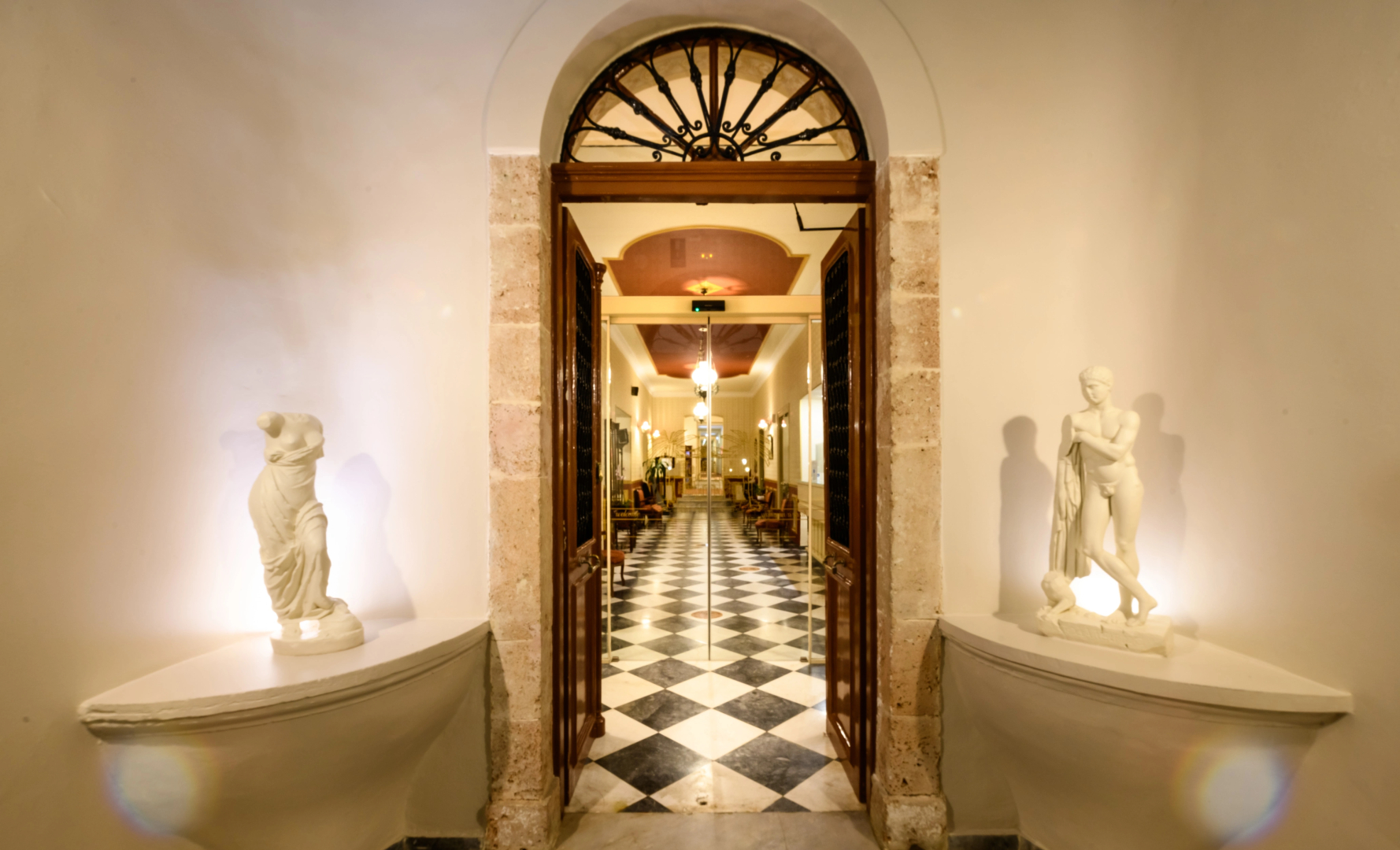 Photo - Halepa Hotel