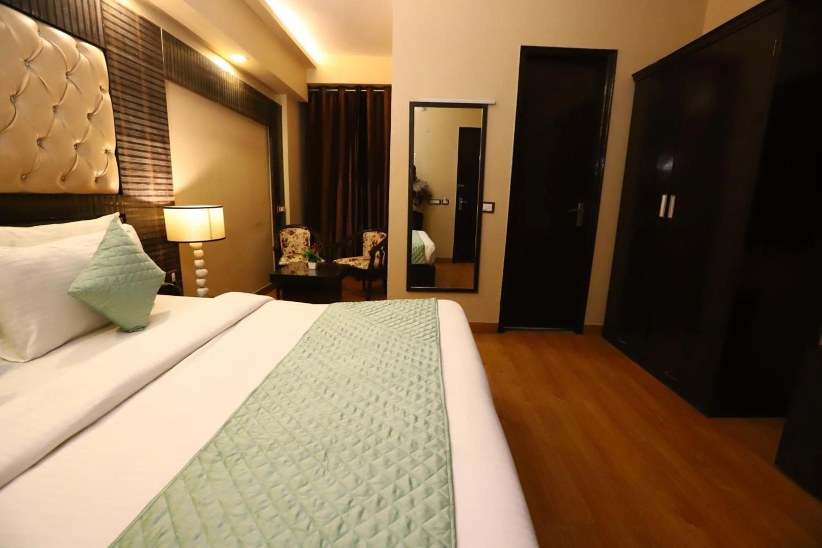 Foto - Hotel Palm Grand Naraina New Delhi - Couple Friendly Local IDs Accepted