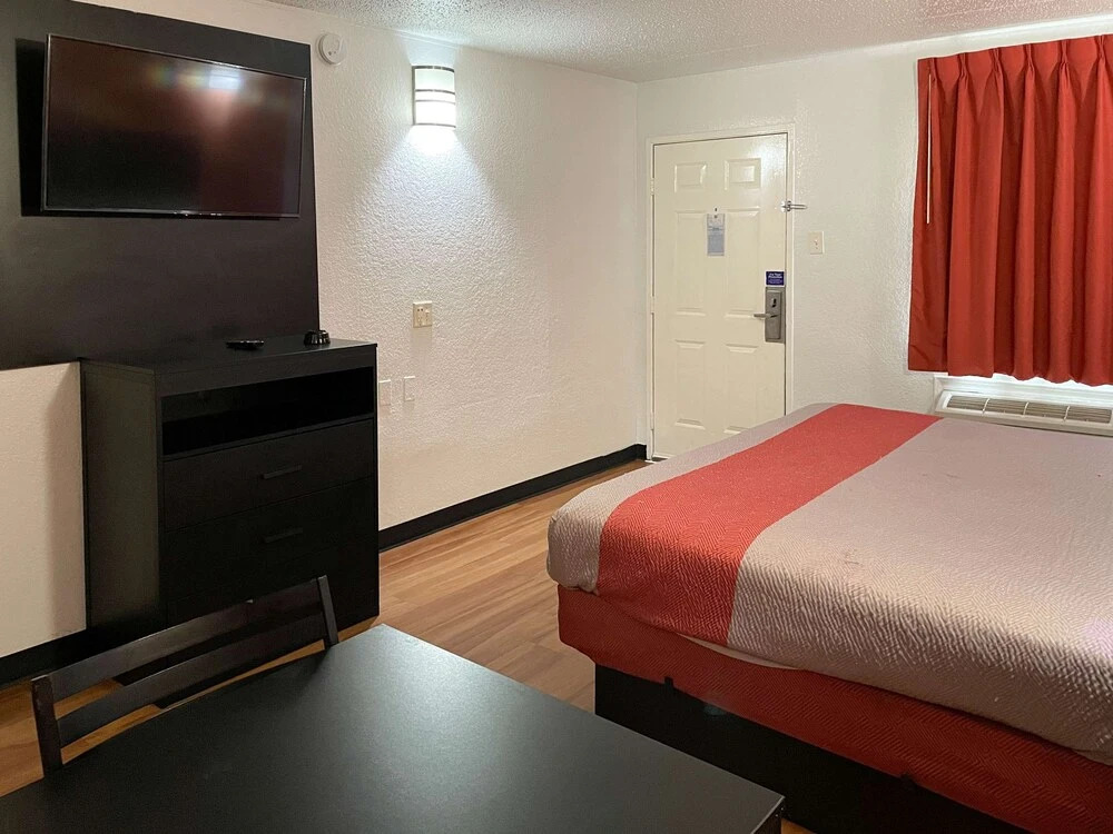 Photo - Studio 6 Houston TX Brookhollow