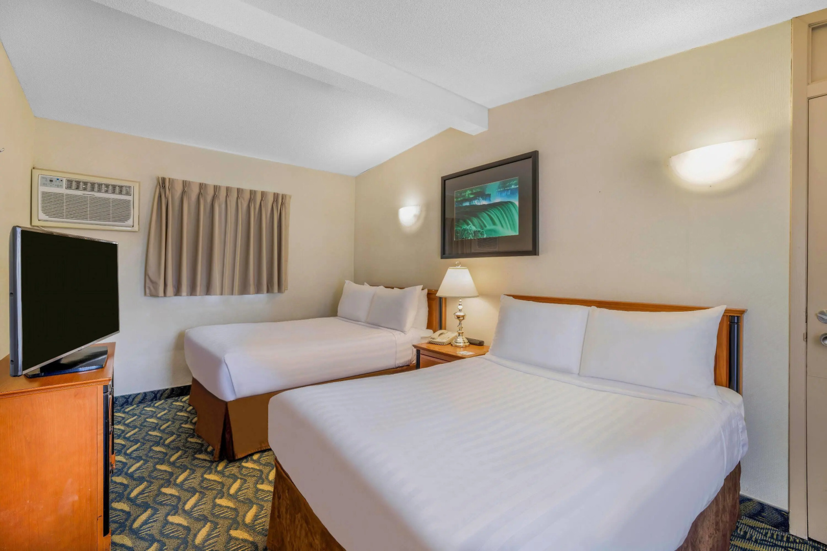 Photo - Travelodge by Wyndham Niagara Falls at the Falls