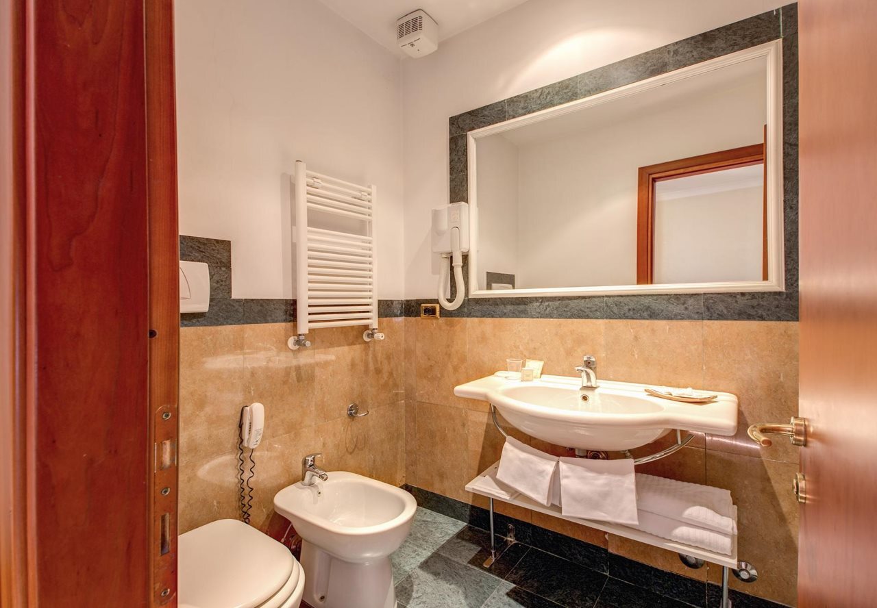 Photo - Romoli Hotel