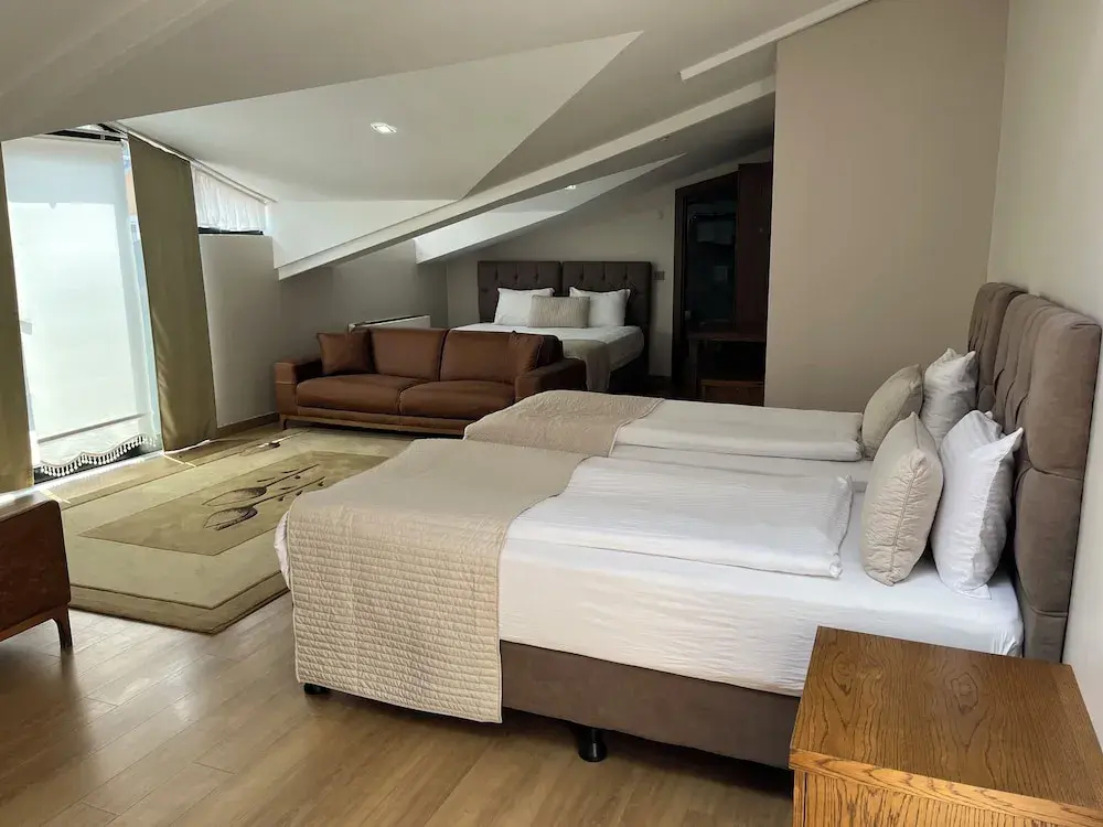 Photo - The Elegant Hotel