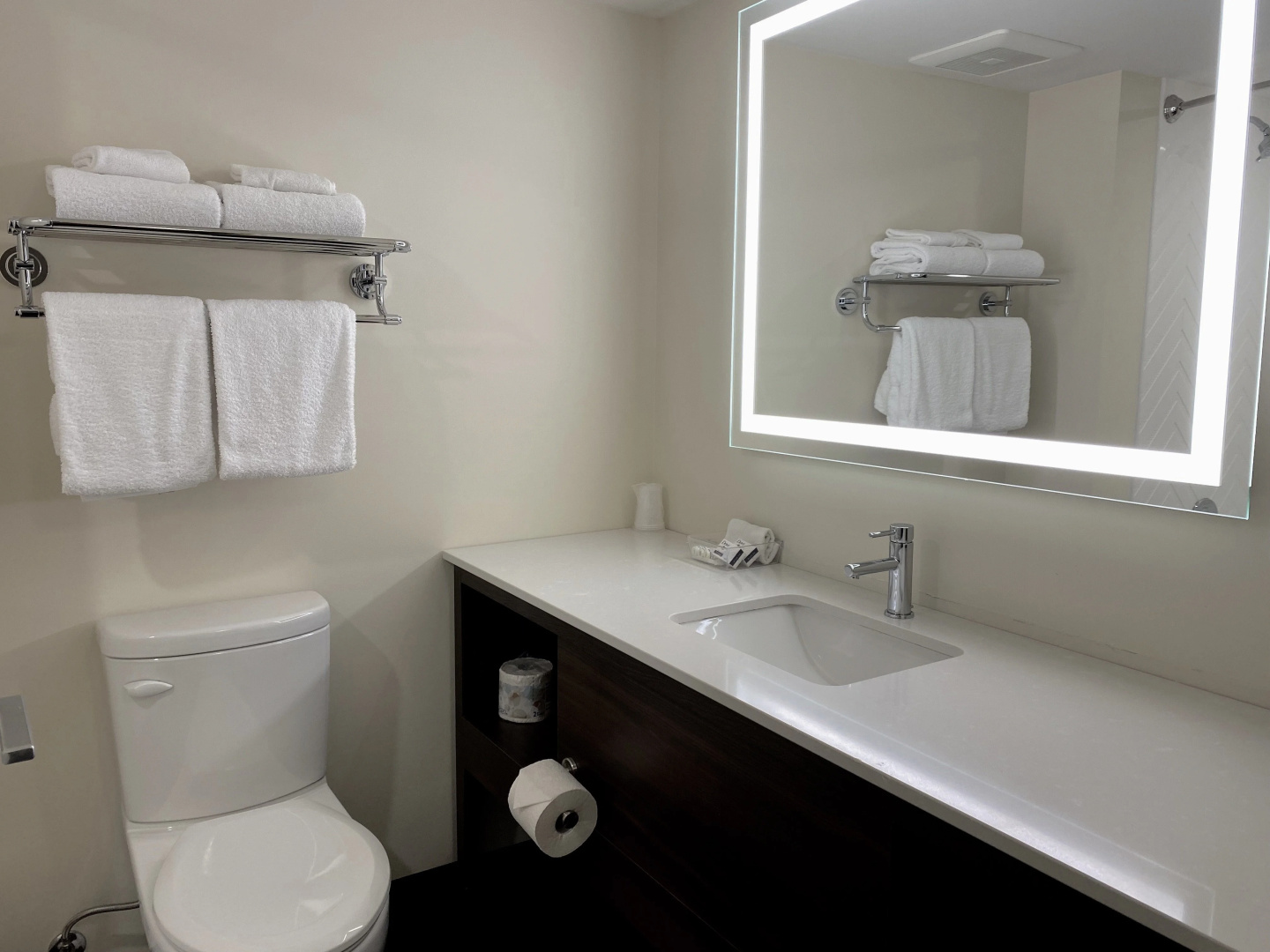 Photo - Holiday Inn Victoria Elk Lake by IHG