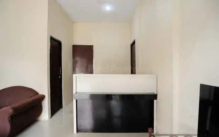 SRB near Mall Ciputra CIbubur Mitra RedDoorz
