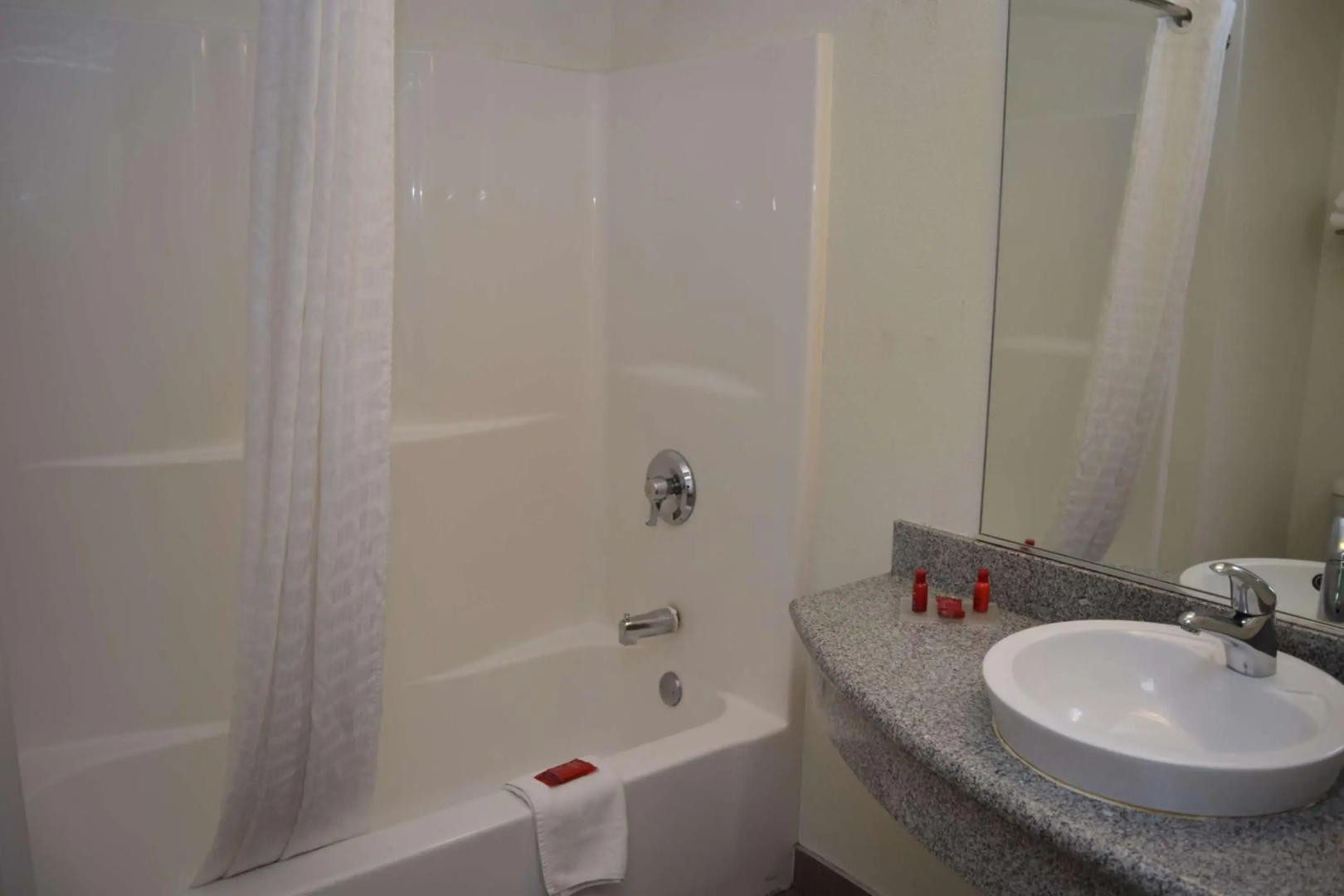 Foto - SureStay Plus Hotel by Best Western Niagara Falls East