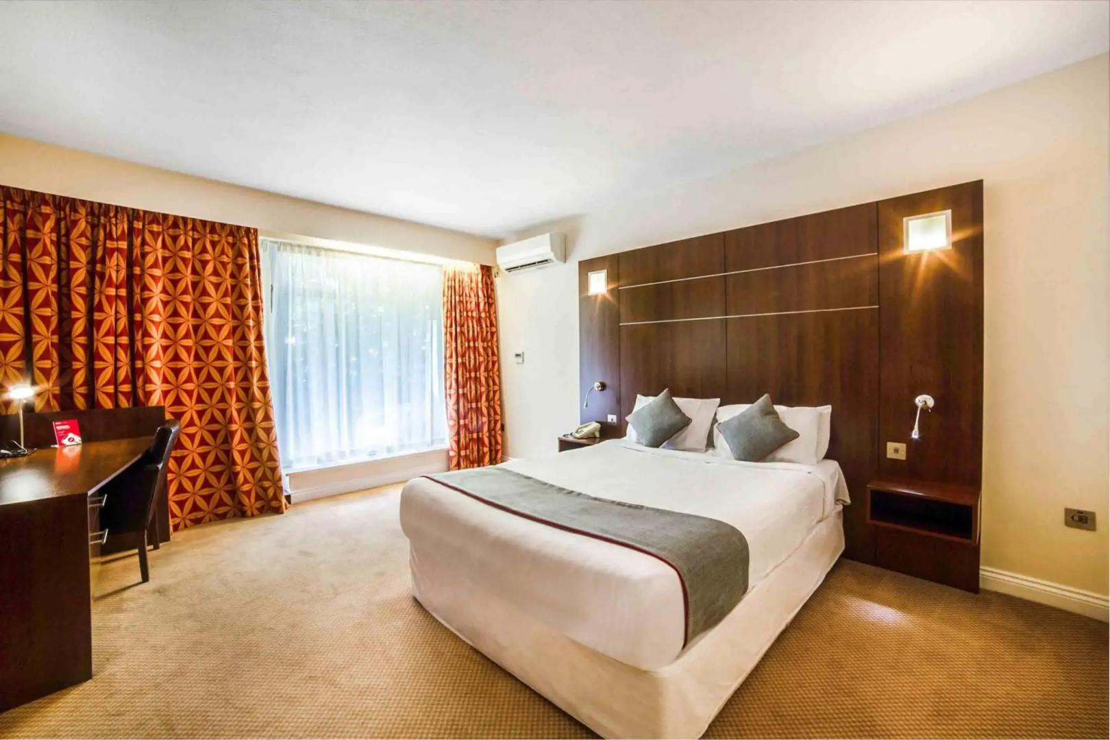 Photo - OYO The Bridge House Hotel